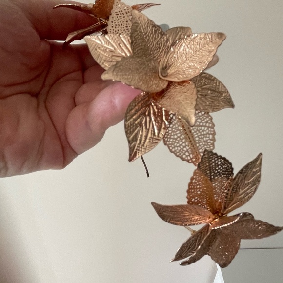 Rose gold floral headband (metal) - Picture 2 of 3